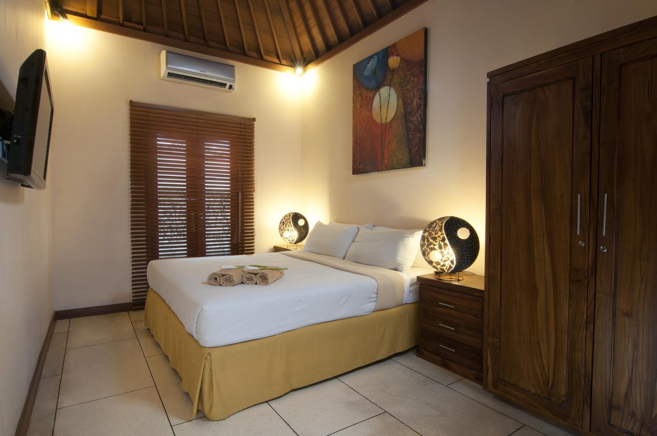 4BR Villa Selasa - Minggu Villas Seminyak Bagian luar foto